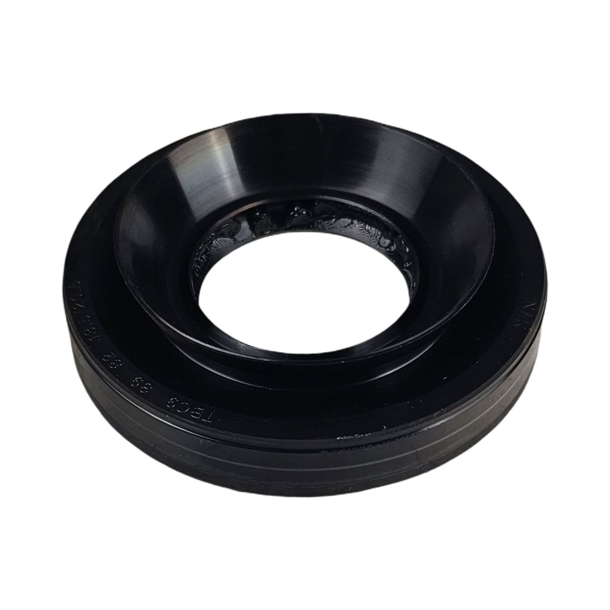 Right Drive Shaft Seal 39x82x13.6/20.5mm for Nissan Navara D23 NP300 2015~2020
