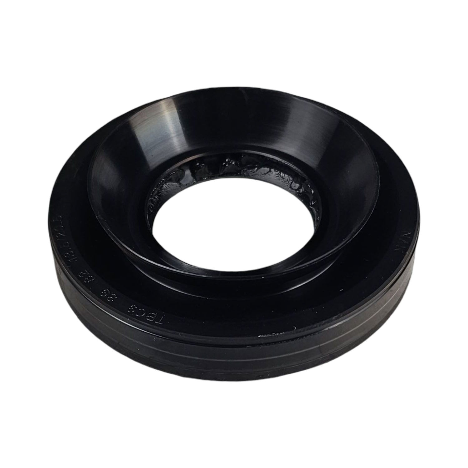 Right Drive Shaft Seal 39x82x13.6/20.5mm for Nissan Navara D23 NP300 2015~2020