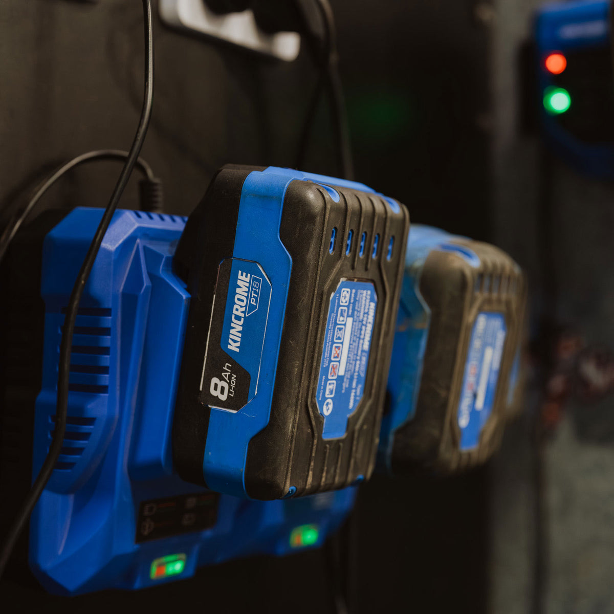 18V 4A Dual Charger - K23058